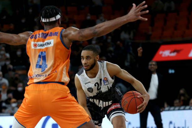 他在视频中 他在视频中